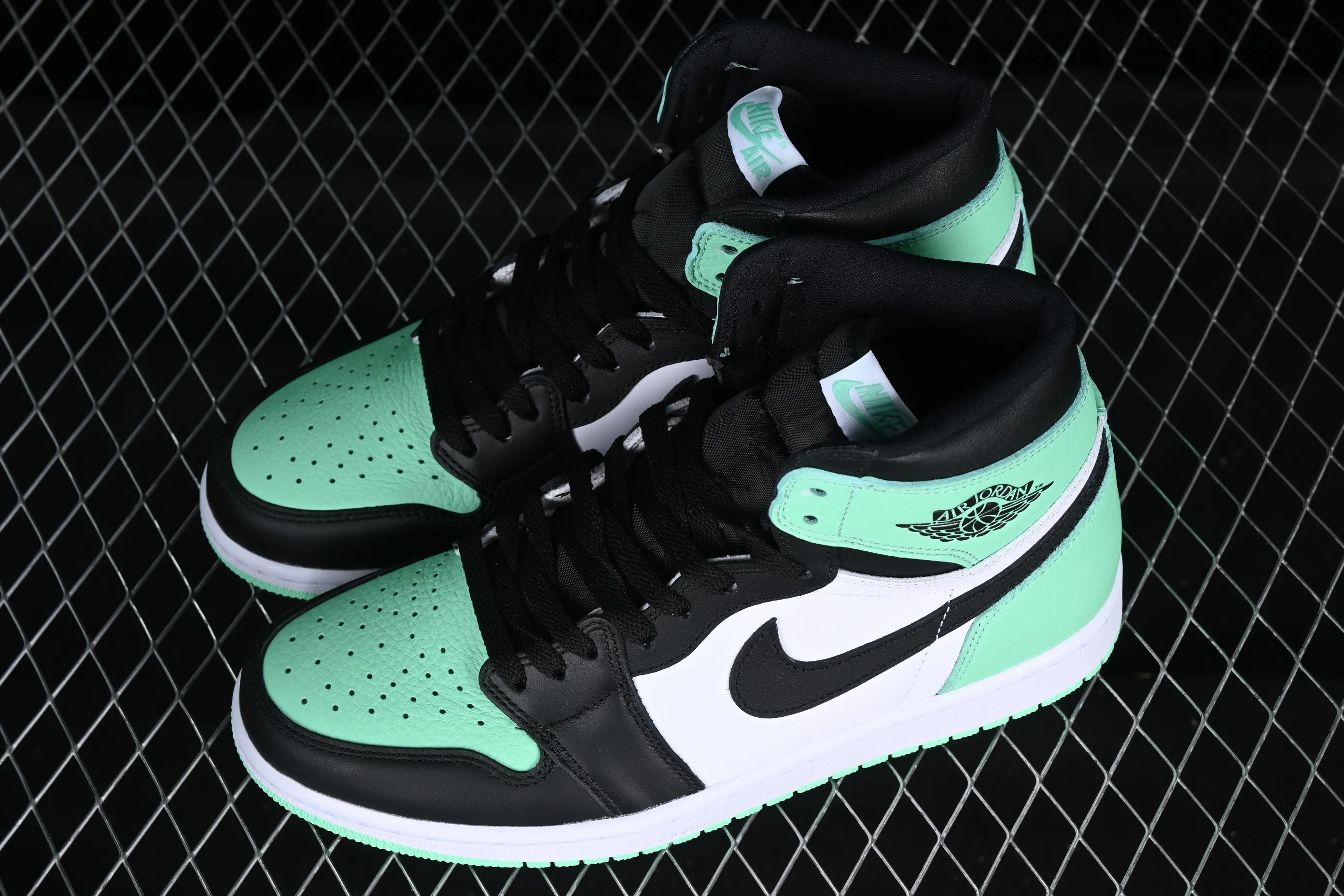 All categories Air Jordan Jordan series basketball shoes Air Jordan 1 High Air Jordan 1 Retro High "Green Glow" AJ1 Joe 1 mint green high-top basketball shoes DZ5485-130